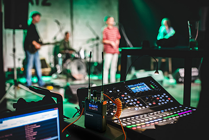 How Far Can Wireless Microphones Work?