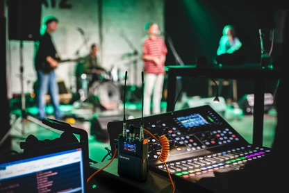 UHF vs VHF Wireless Microphone Systems: A Deep Dive into Technical Specifications